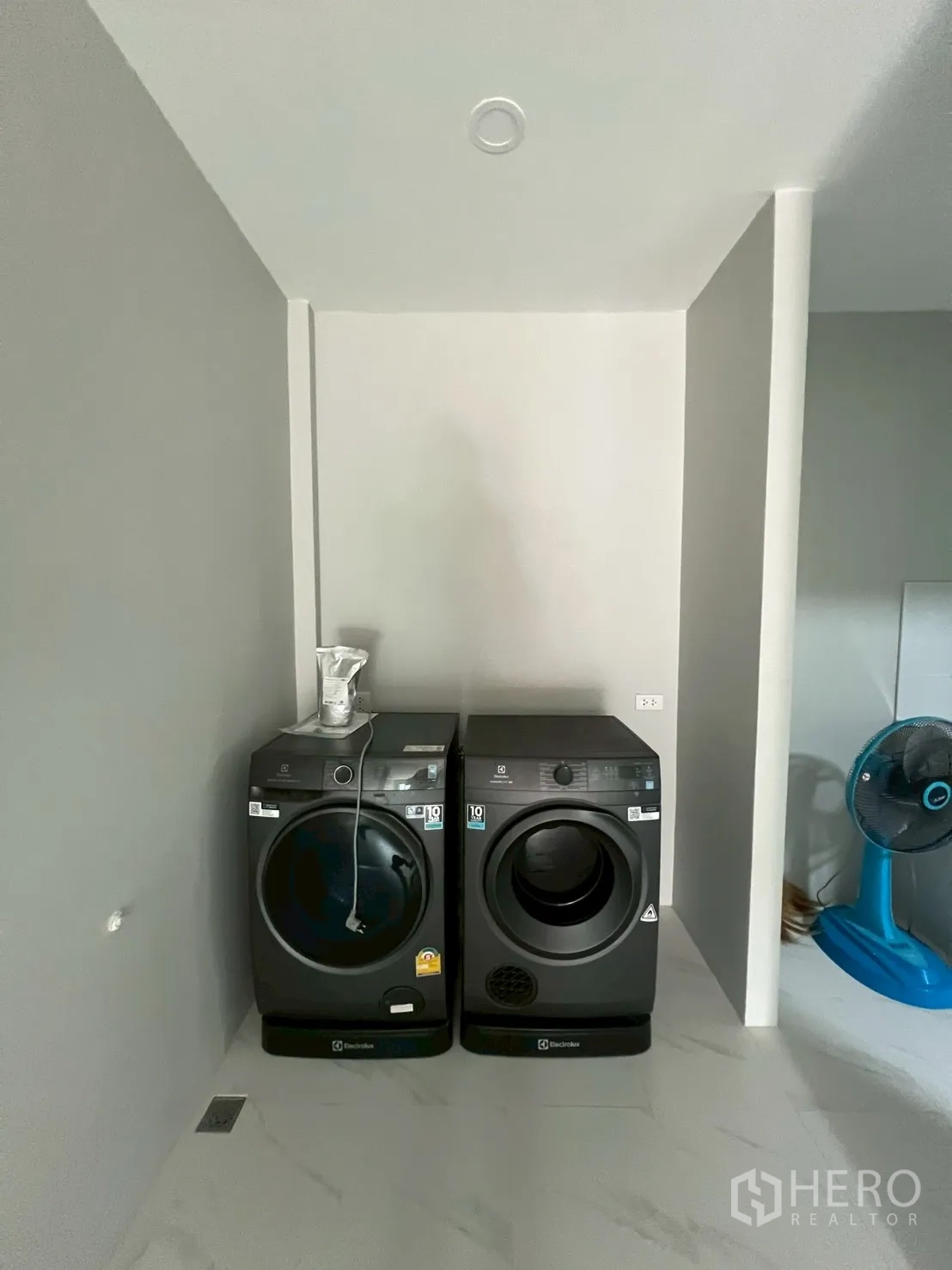 Property Image #16 for property HRE00076