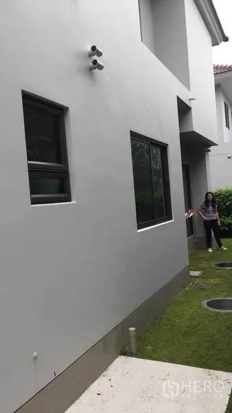 Detached House for sale in Pak Kret, Nonthaburi - Clean white exterior wall with windows overlooking a small lawn