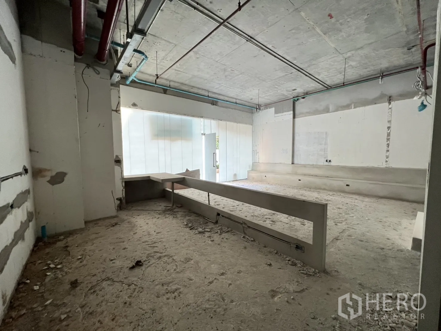 Retail Space for rent in Khlong Toei, Bangkok - Long view toward the street with partial counters and tall display-ready walls.