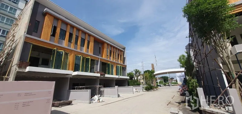 สำนักงานที่บ้าน ให้เช่าในPrawet, Bangkok - อาคารโฮมออฟฟิศ 3 ชั้นสไตล์โมเดิร์น พร้อมถนนภายในโครงการกว้างขวาง