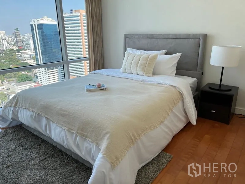 Condominium for rent in Watthana, Bangkok - Second bedroom with double bed, large corner windows and expansive city views.