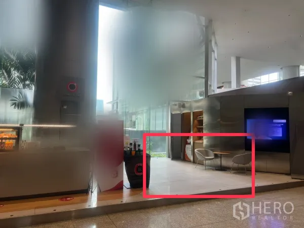 Retail Space for rent in Bang Rak, Bangkok - High-ceiling lobby retail corner with glass frontage, tiled floor, seating and a display counter in a modern Silom building.