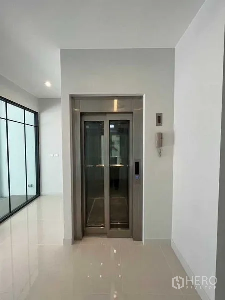 Home Office for rent - Close-up of the stainless-steel private lift with glass panels.