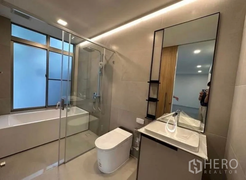 Detached House for rent - Contemporary bathroom with glass shower, bathtub, vanity and soft lighting.