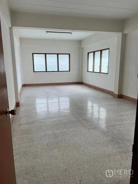 Factory for rent in Bang Na, Bangkok - Bright office or workspace with multiple windows and a polished floor.