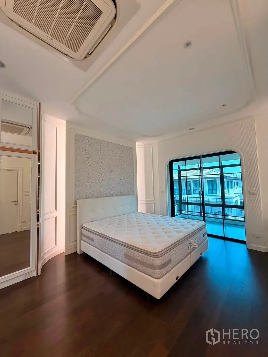 Detached House for rent or sale in Prawet, Bangkok - Primary bedroom with bed and sliding doors to balcony.