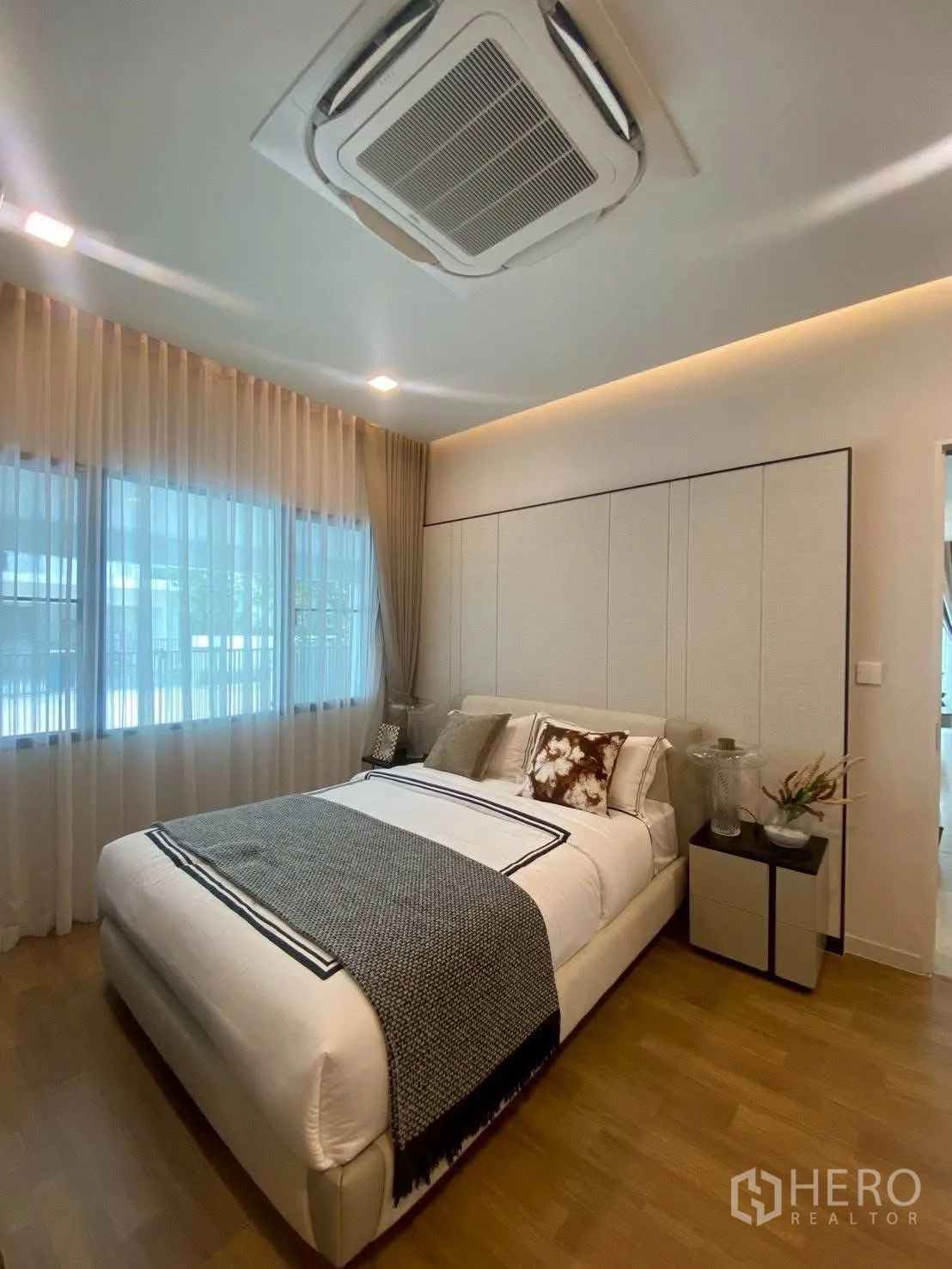 Detached House for rent in Bang Phli, Samut Prakan - Guest bedroom with soft headboard, cassette AC and sheer curtains.