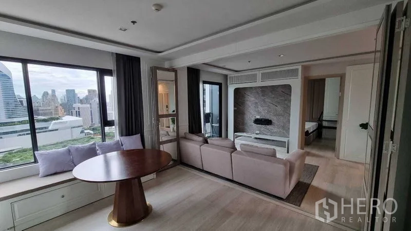 Condominium for sale in Pathum Wan, Bangkok - Window seat dining nook facing city panorama and sliding glass doors