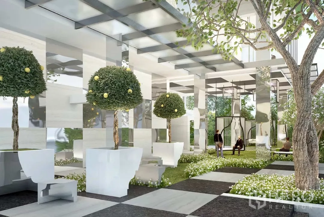 独立商业地产 出售在Watthana, Bangkok - 开放庭院，修剪树木、座椅与镜面立柱。