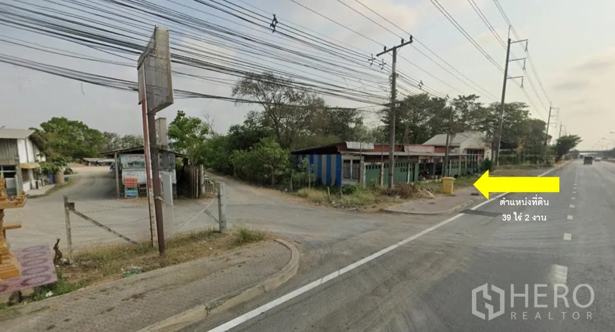 ที่ดิน ขายในThanyaburi, Pathum Thani - ทางแยกจากถนนหลักเข้าสู่ซอยข้างทรัพย์ แสดงจุดเข้าออกสะดวก