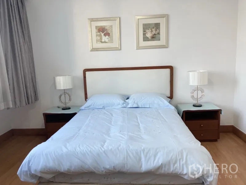 Condominium for rent in Yan Nawa, Bangkok - Guest bedroom with queen bed, framed art and side tables.