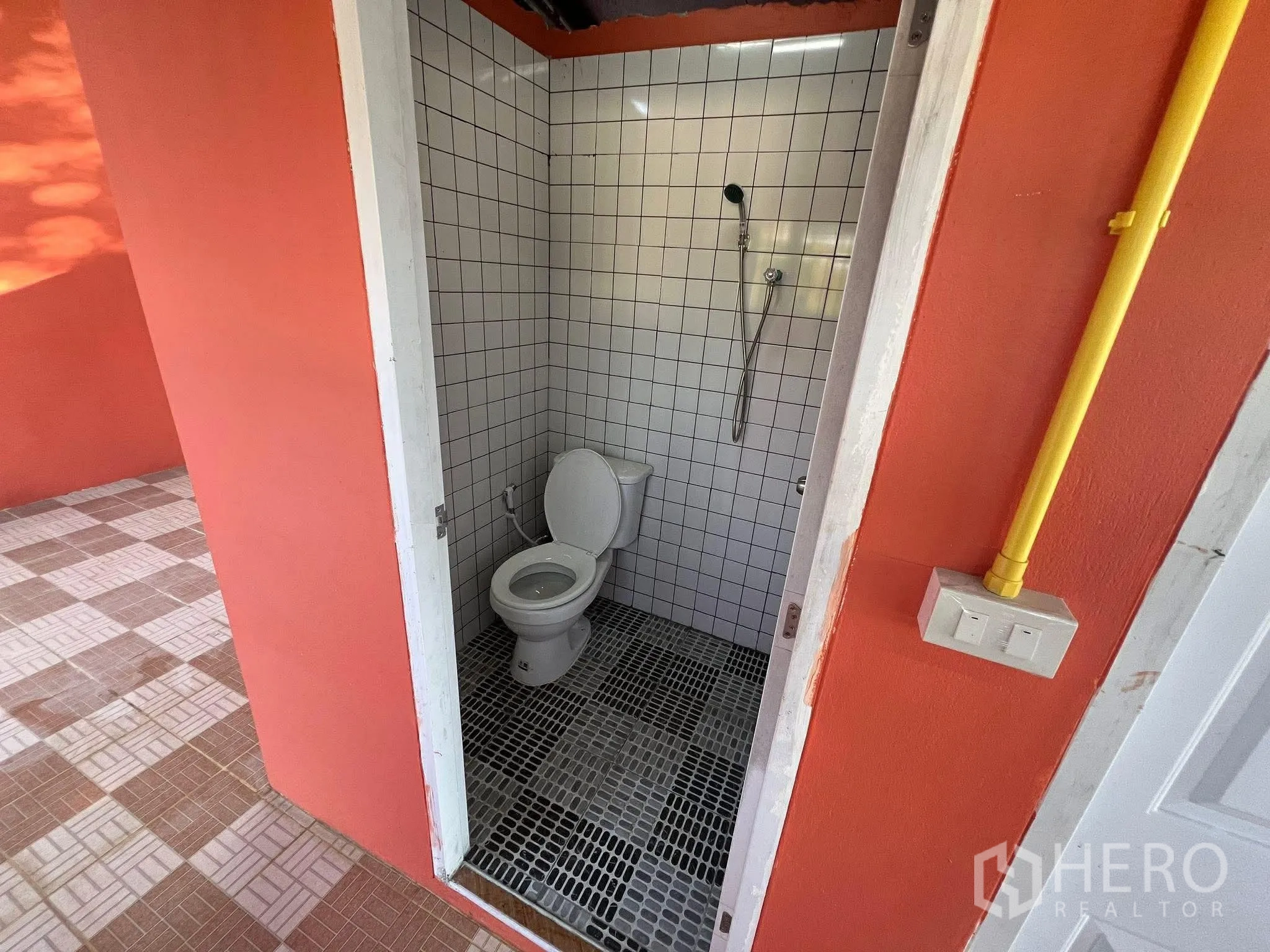 Property Image #9 for property HRE00592