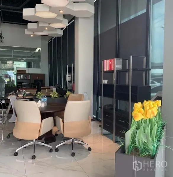 Retail Space for rent in Lam Luk Ka, Pathum Thani - Stylish meeting corner with modern pendant lights and tall window shades in a retail office.