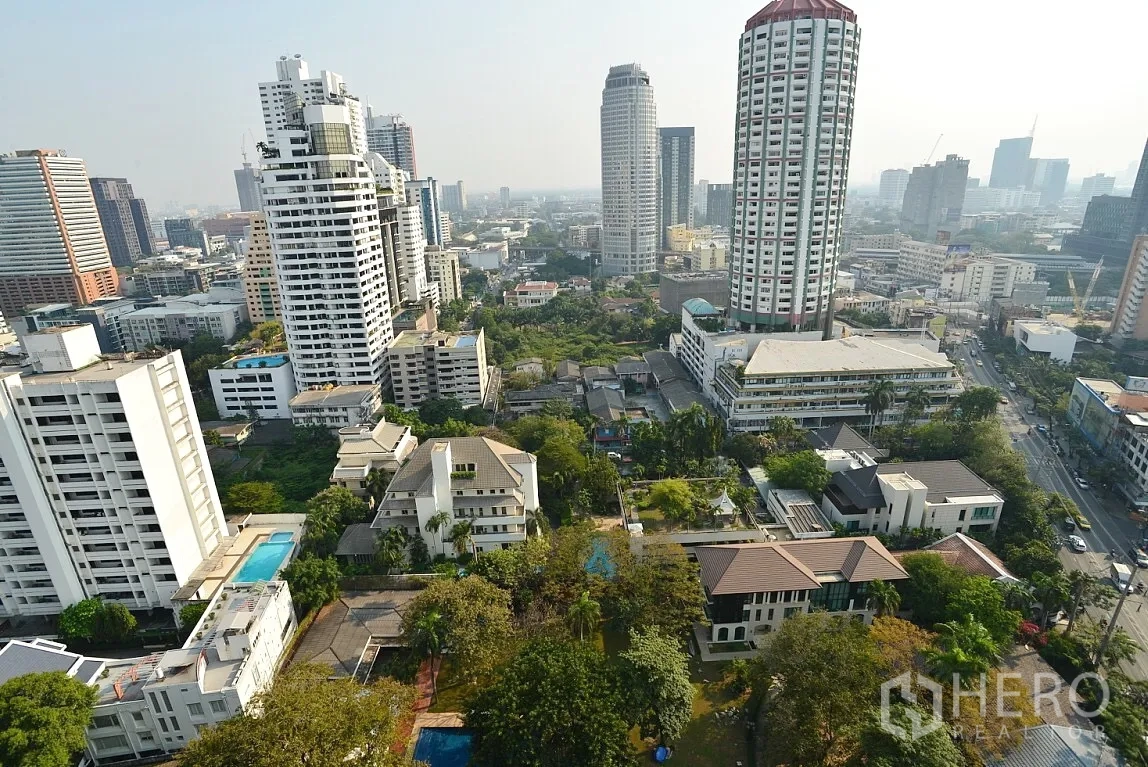 Condominium for rent in Watthana, Bangkok - High-rise city skyline and greenery view over Thonglor in Watthana, Bangkok.
