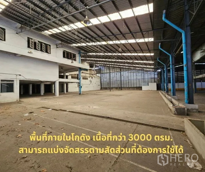 工厂 出租在Bang Kho Laem, Bangkok - 大型覆盖仓库，钢桁架屋顶与开阔混凝土地面。