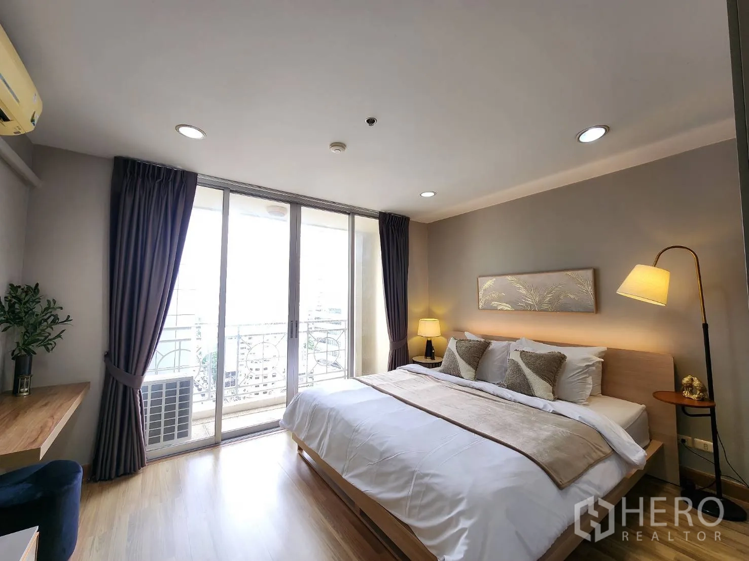 Condominium for rent in Watthana, Bangkok - Bright bedroom featuring large bed and full-height glass doors to the balcony.