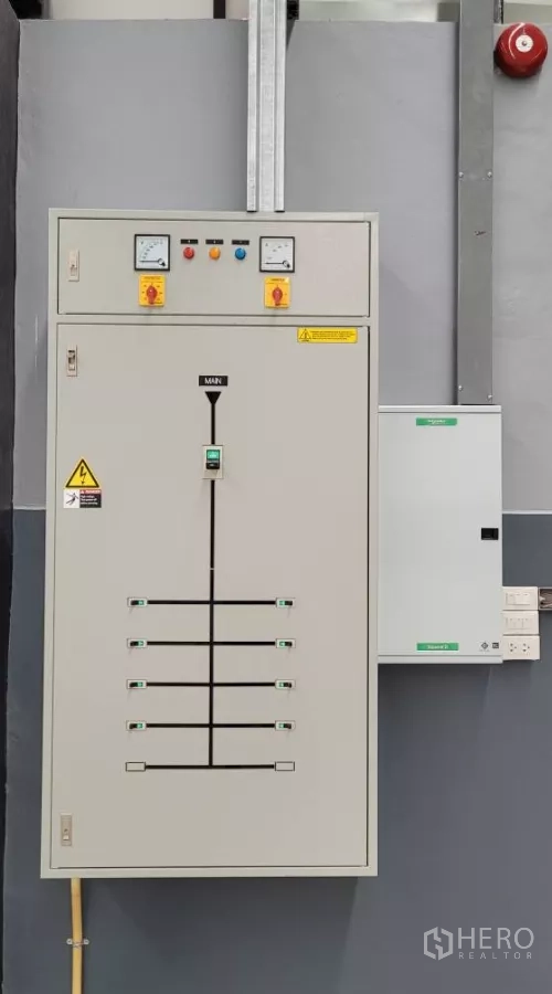โรงงาน ให้เช่าหรือขายในPhanat Nikhom, Chon Buri - ตู้เมนไฟฟ้าและระบบไฟภายในโรงงาน