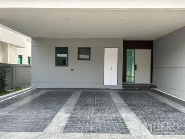 Detached House for rent - Covered two-car parking area and main entrance of the detached house.