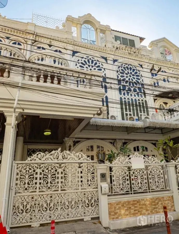 Townhouse for rent in Khlong Toei, Bangkok - Ornate multi‑storey townhouse facade with arched windows and decorative ironwork.