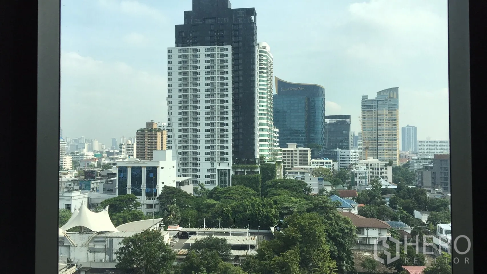 คอนโด ขายในWatthana, Bangkok - วิวเมืองชั้นสูงเหนือโซนทองหล่อ–สุขุมวิท เห็นอาคารสูงและพื้นที่สีเขียว