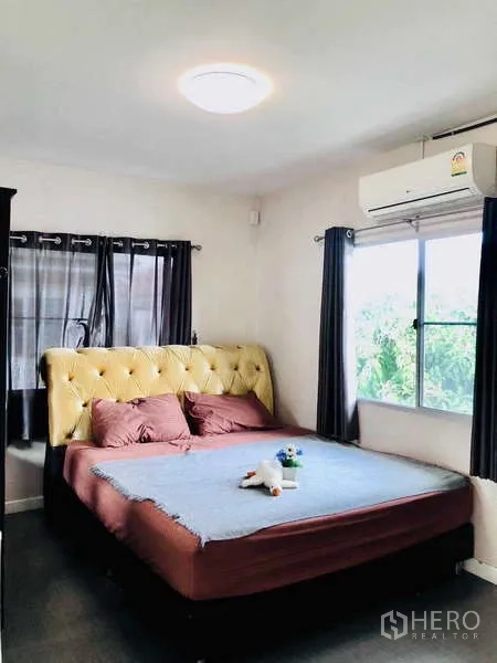 Detached House for rent or sale - Cozy bedroom with tufted headboard, curtains and air conditioner.