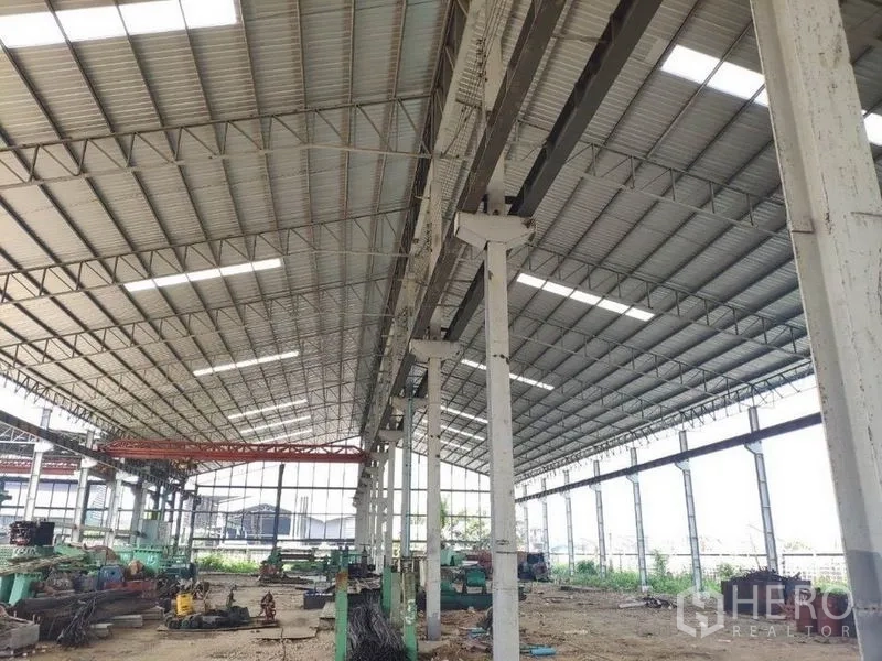 工厂 出租在Samut Sakhon - 采光充足的开放式车间，桁架、天窗与设备，Bang Krachao