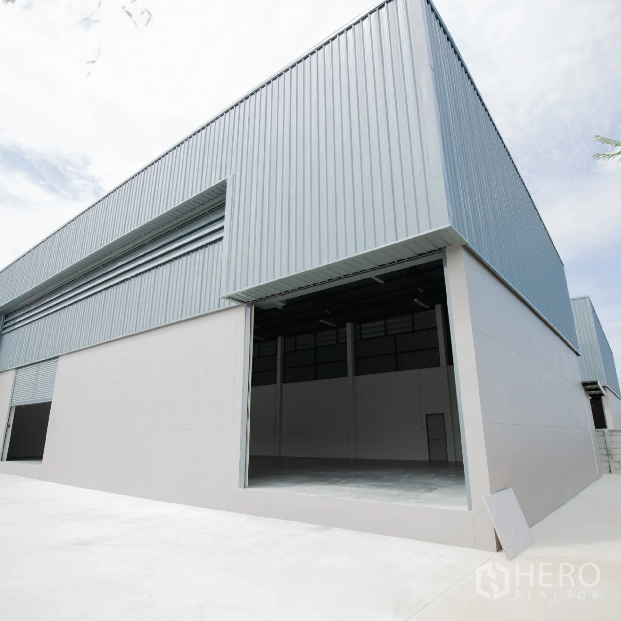 โรงงาน for rent or sale in Bang Len, Nakhon Pathom - อาคารโรงงานผนังเมทัลชีท พร้อมช่องโหลดสินค้าขนาดใหญ่และลานคอนกรีต