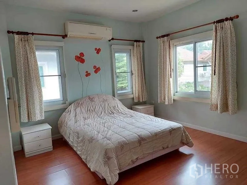 Detached House for sale in Bueng Kum, Bangkok - Air-conditioned bedroom with large windows, wood flooring and a double bed.