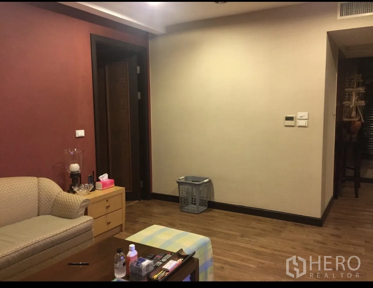Condominium for sale in Yan Nawa, Bangkok - Secondary lounge with sofa, coffee table and wood-look floors.