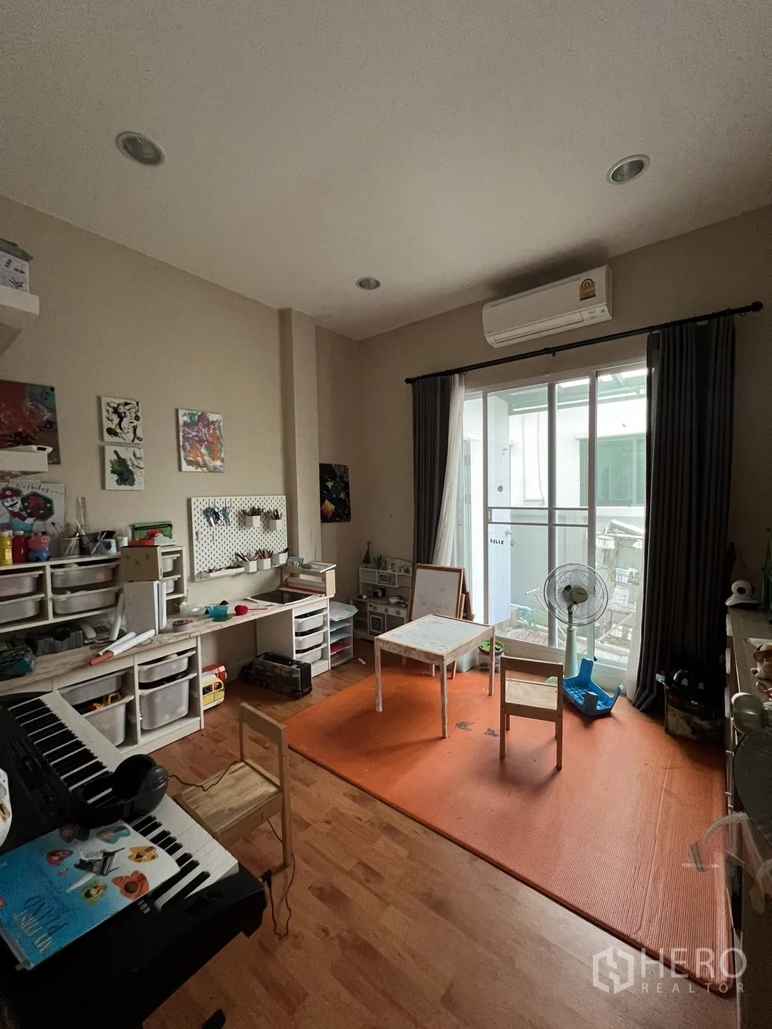Detached House for rent or sale in Saphan Sung, Bangkok - Multi-purpose room set as play and study space with storage and balcony access.