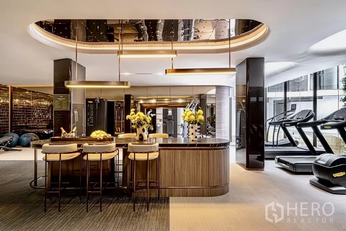 คอนโด ให้เช่าในKhlong Toei, Bangkok - ฟิตเนสครบครัน มีลู่วิ่งและเครื่องออกกำลังกาย ข้างเลานจ์บาร์