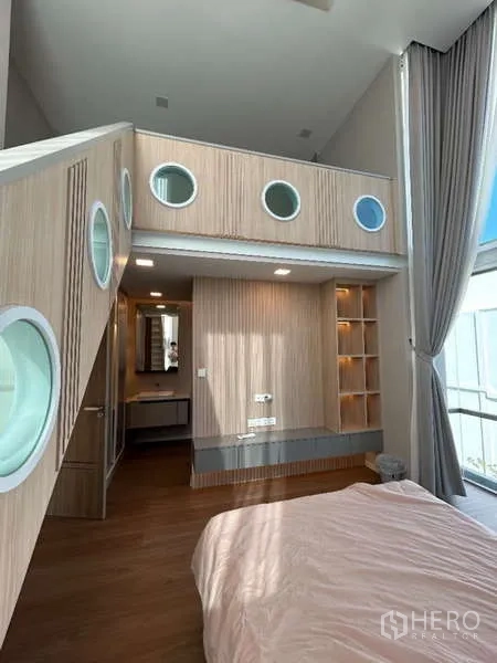 Detached House for rent in Saphan Sung, Bangkok - Bedroom featuring a custom loft with porthole-style windows, shelves and en-suite access.