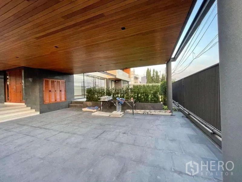 Detached House for rent in Bang Phli, Samut Prakan - Covered carport with timber ceiling and gray tiled driveway behind the gate