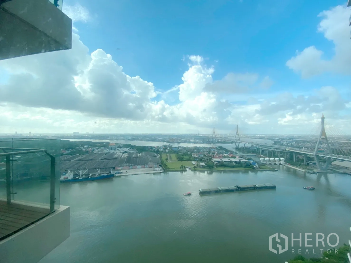 คอนโด ขายในYan Nawa, Bangkok - วิวระเบียงชั้นสูงแม่น้ำเจ้าพระยาและสะพานภูมิพลจากคอนโดเดอะ ปาโน