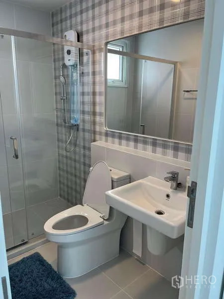 Detached House for rent in Bang Phli, Samut Prakan - Bathroom with plaid accent wall, shower enclosure and water heater.