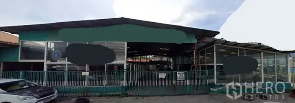 ที่ดิน ขายในSuan Luang, Bangkok - ที่ดินติดถนนหน้ากว้าง มีกำแพงรั้ว ประตูเหล็ก พร้อมโครงหลังคาเมทัลชีทและห้องกระจก เหมาะเก็บของหรือทำเวิร์กชอป