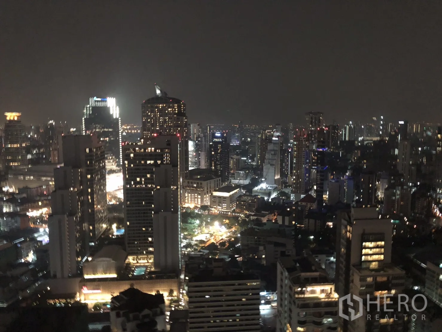 คอนโด ให้เช่าหรือขายในKhlong Toei, Bangkok - วิวเมืองกรุงเทพฯ ยามค่ำคืนจากห้องคอนโดชั้นสูง