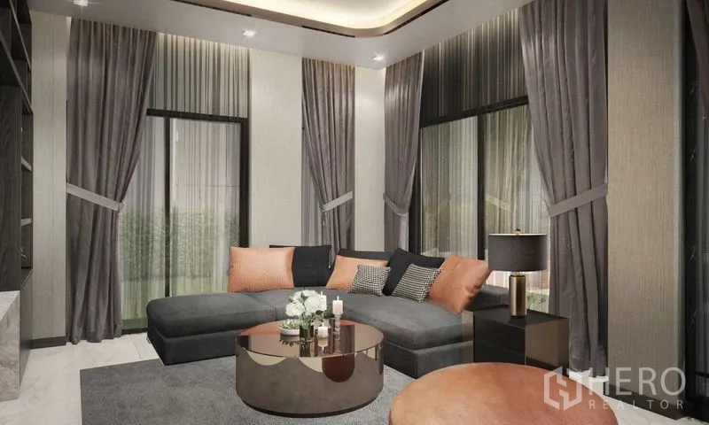 Detached House for sale in Prawet, Bangkok - Gated street view of a neoclassical detached house facade in Prawet, Bangkok.