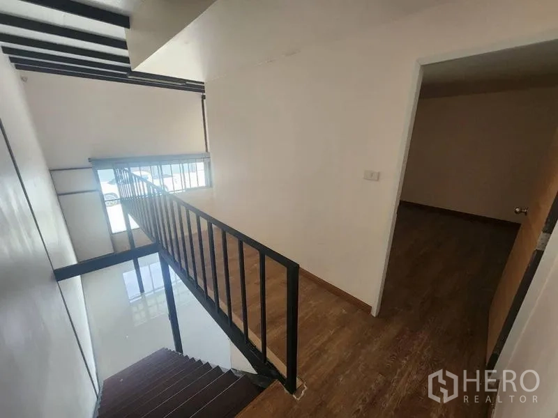 Warehouse for rent in Suan Luang, Bangkok - Black metal staircase leading to the mezzanine above the front hall.