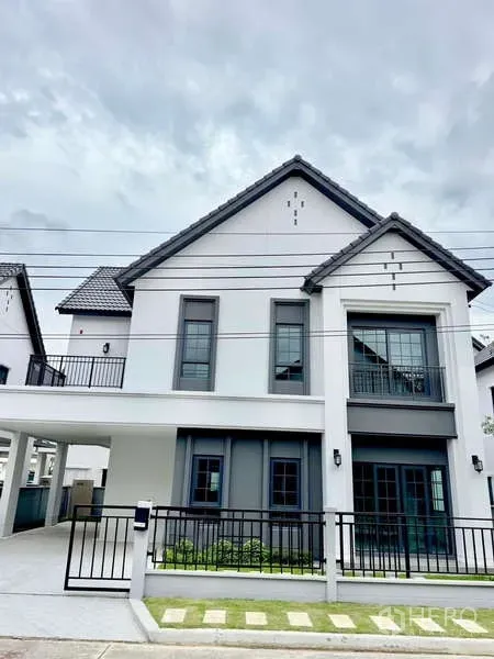 Detached House for sale in Bang Phli, Samut Prakan - Contemporary two-storey detached house with gable roof and gated front yard in Bang Phli.