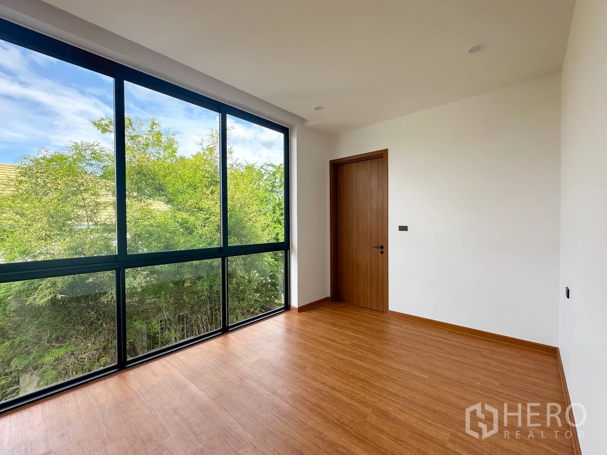Property Image #12 for property HRE00717