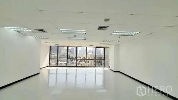 Office Space for rent in Watthana, Bangkok - Bright open-plan office with large windows, city views, glossy floors, and suspended ceiling lights in Watthana, Bangkok.