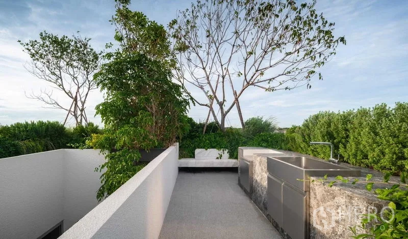 Detached House for sale in Saphan Sung, Bangkok - Rooftop terrace with outdoor sink, greenery and open sky.