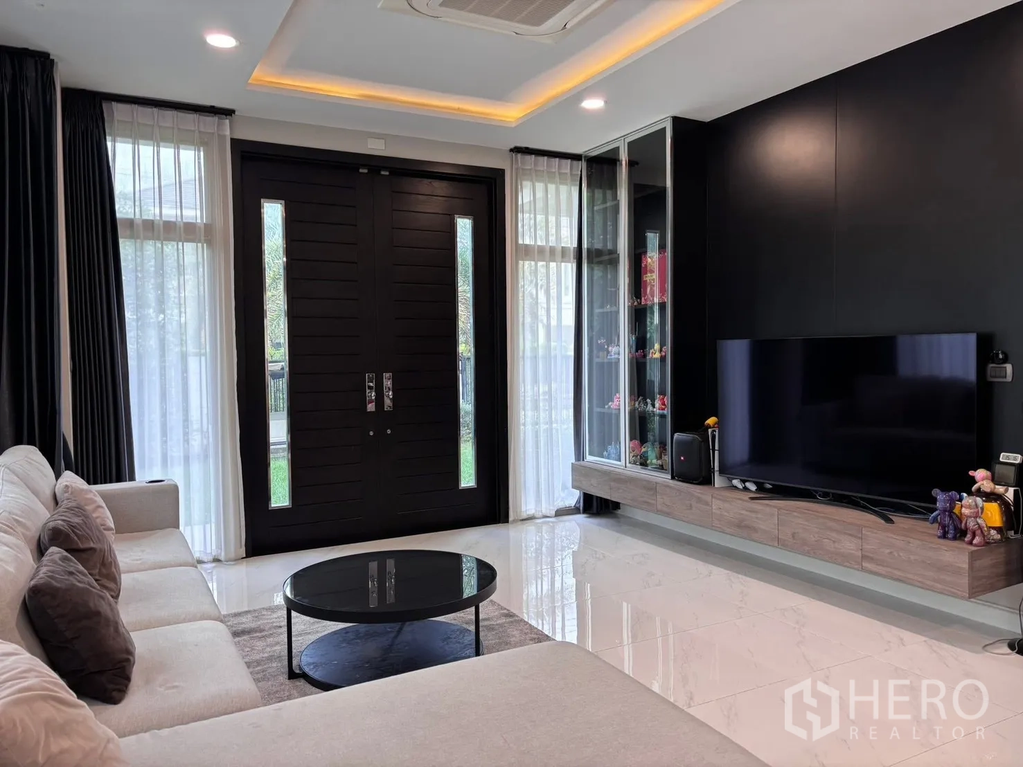 Detached House for rent in Bang Phli, Samut Prakan - Corner living room with L-shaped sofa and full-height windows.