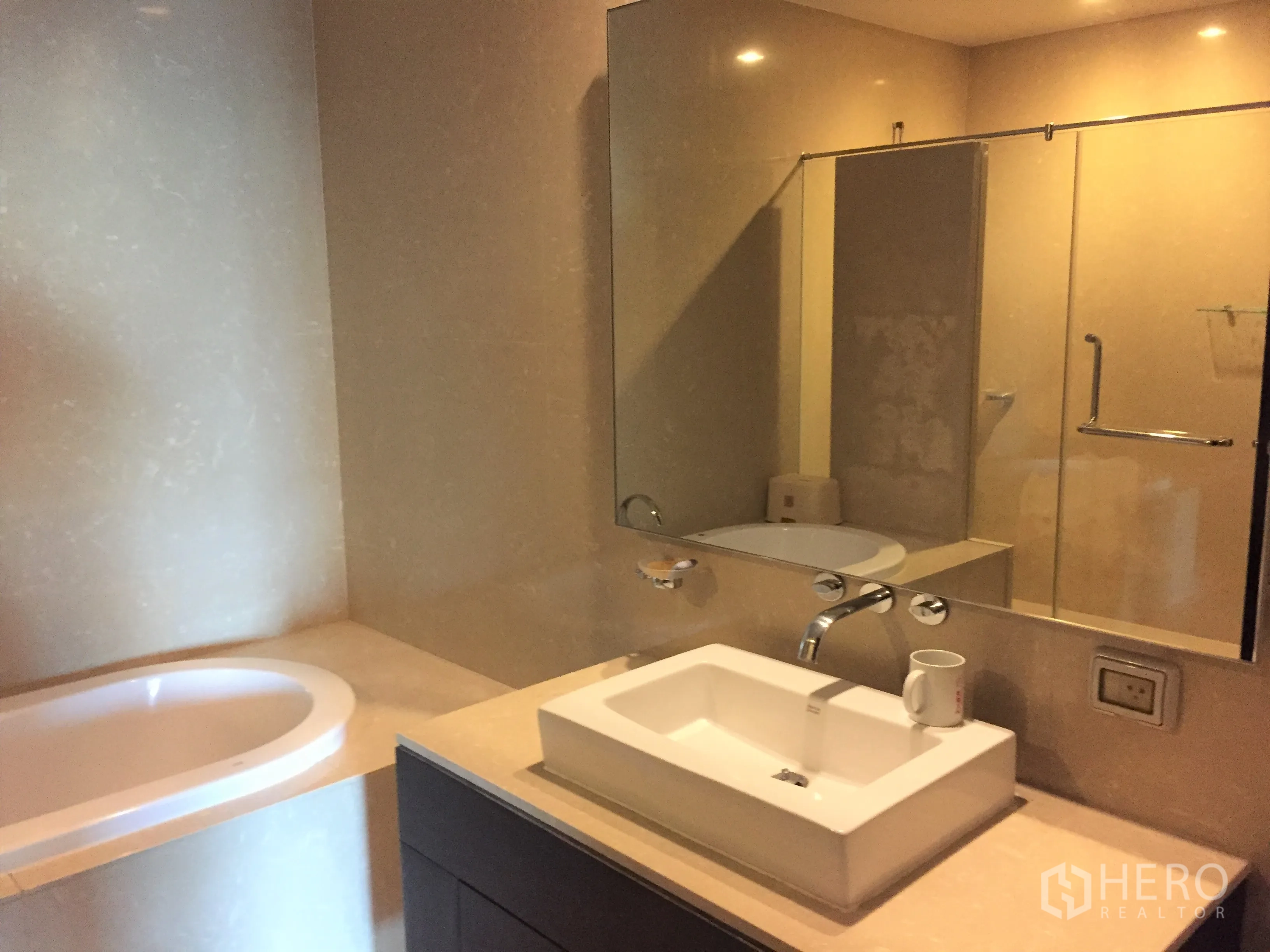 Condominium for rent in Watthana, Bangkok - Modern bathroom featuring a soaking tub, glass shower enclosure, wide vanity and large mirror.