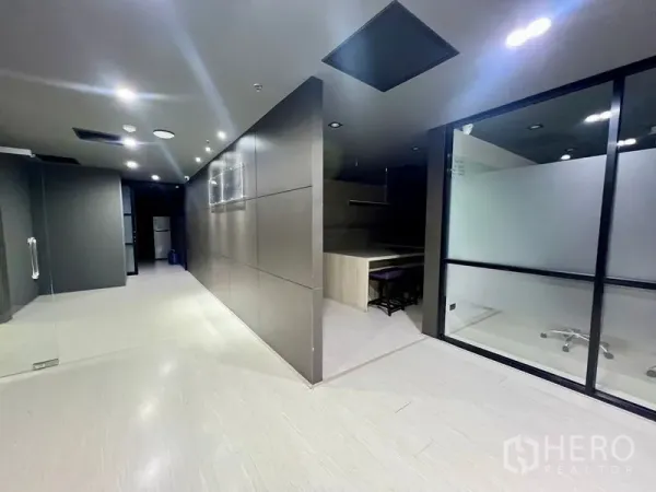 Office Space for rent in Watthana, Bangkok - Hallway with sleek partitions, glass meeting room and built-in work nook.