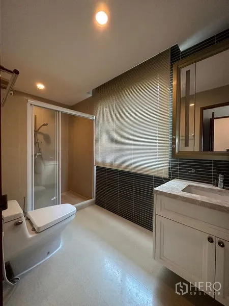 Detached House for rent or sale in Pak Kret, Nonthaburi - Bathroom with shower cabin, blinds and white vanity.