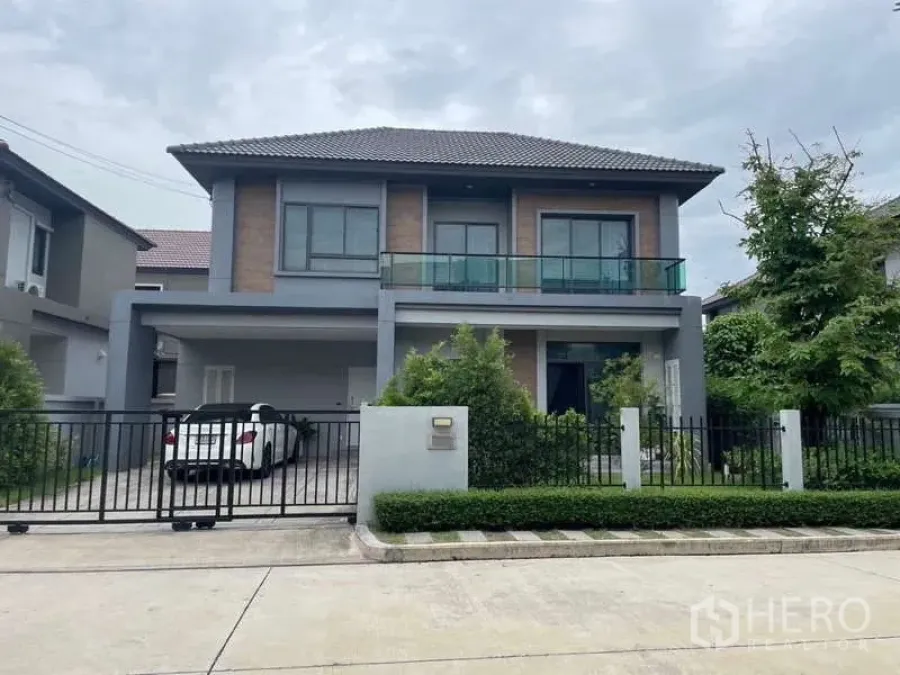Detached House for rent - Modern two-storey detached house at VENUE Rama 9 with gated frontage and covered carport.