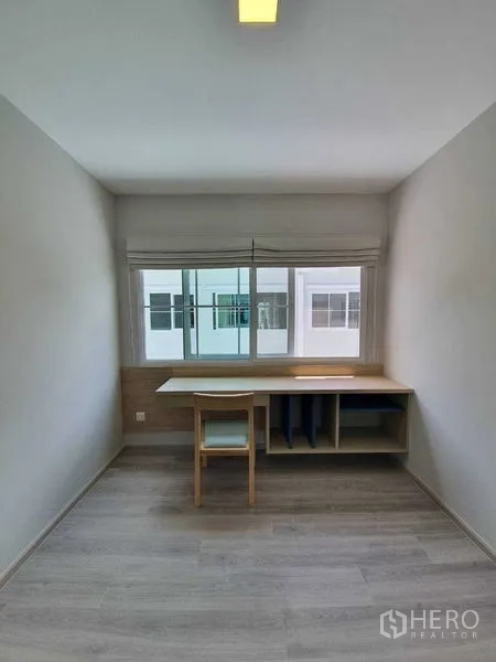 Townhouse for rent - Work-from-home room with a desk beneath a wide window and built-in storage.