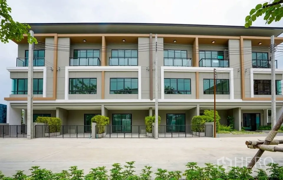 Property Image #20 for property HRE00092